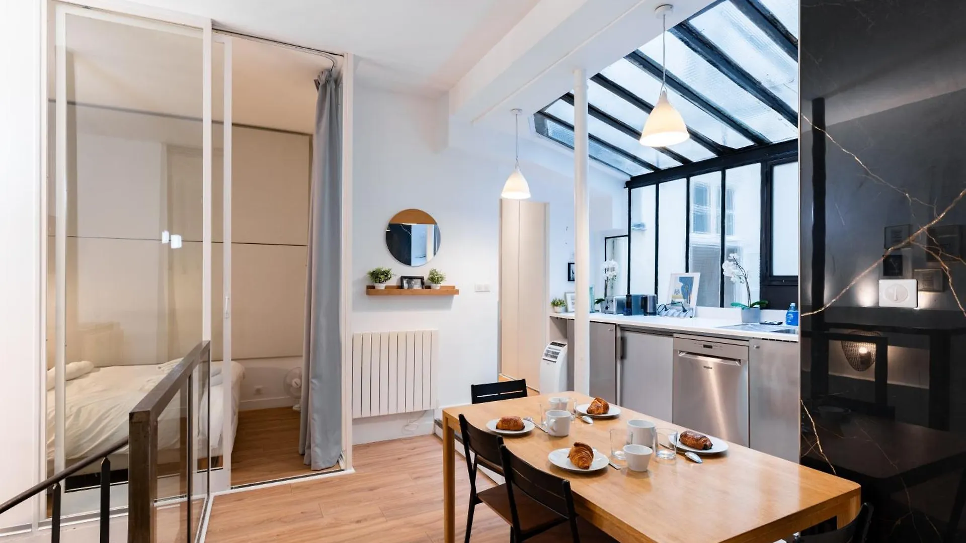 Saint Germain Sartre Apartment París
